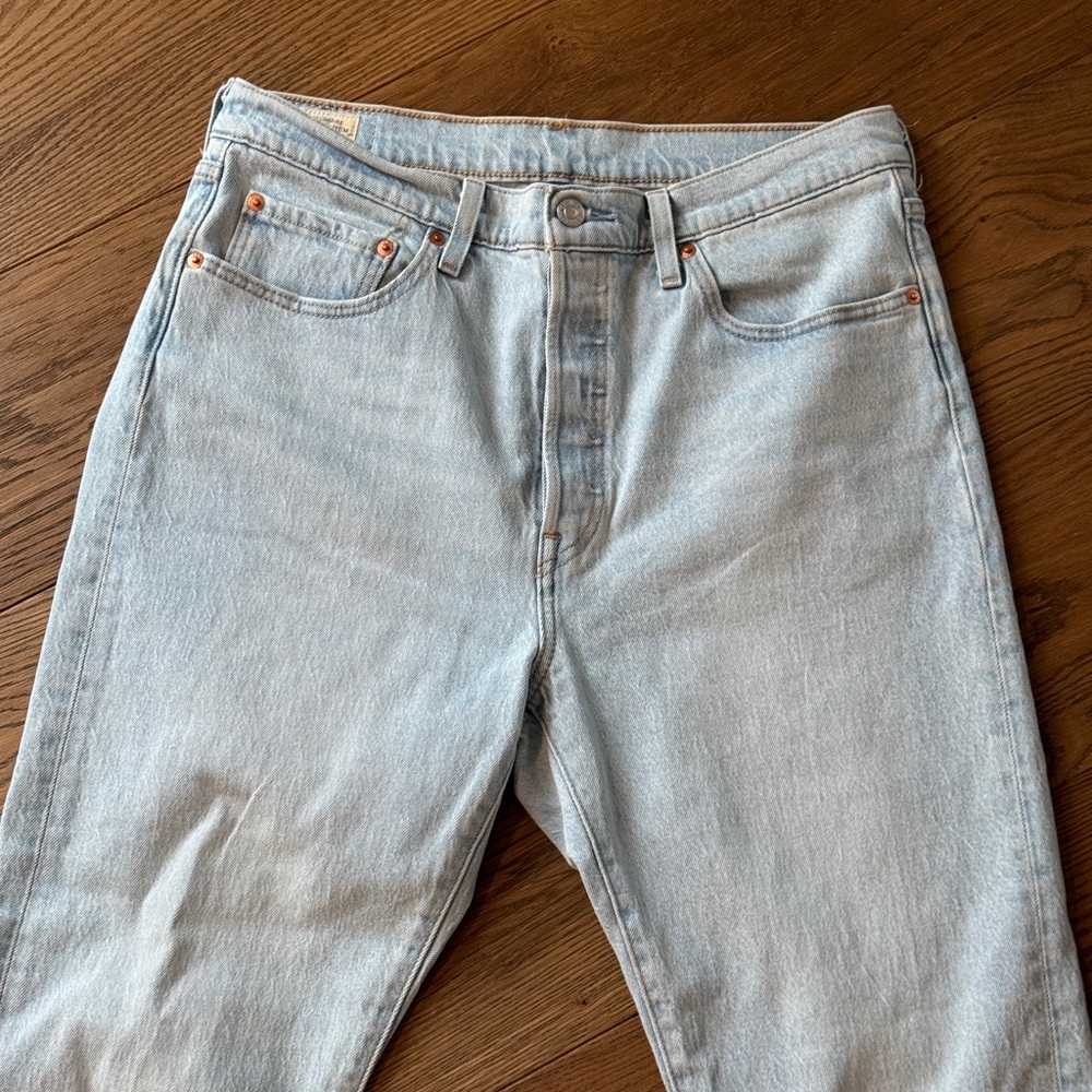 Levi’s 501 Light Blue Women's Jeans - Size 32 - Picture 2 of 8